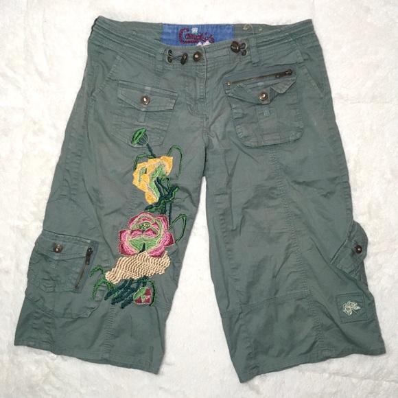 Y2K 00s Candie’s Olive Green Floral Embroidered Low Rise Cargo Gaucho Shorts - Picture 1 of 5